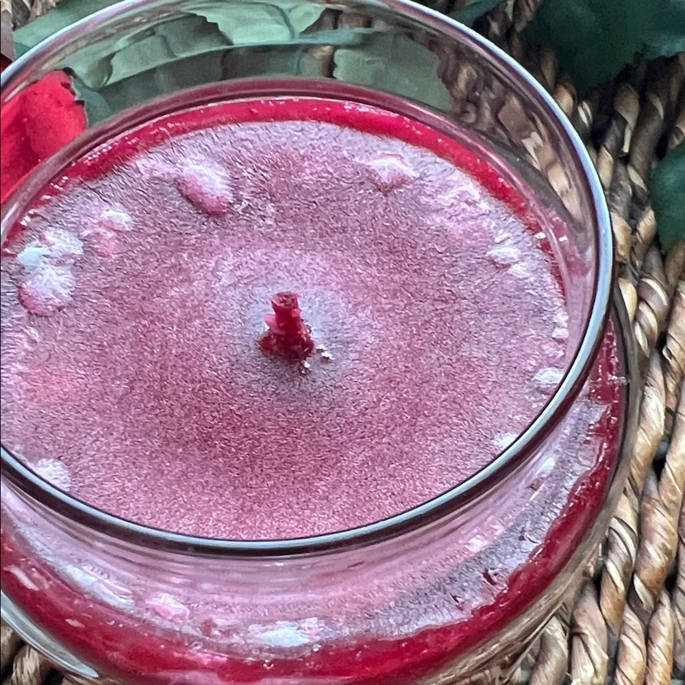Yankee Candle Sparkling Winterberry Jar - Deep Red